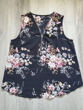 💐5/$35💐 Floral Zip-Front Black Sleeveless Blouse - SHEIN Emery Rose - L